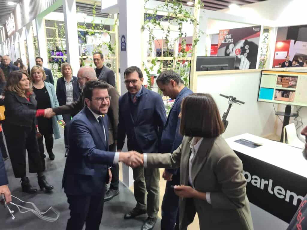 visita pere Aragonès estand Parlem al Mobile